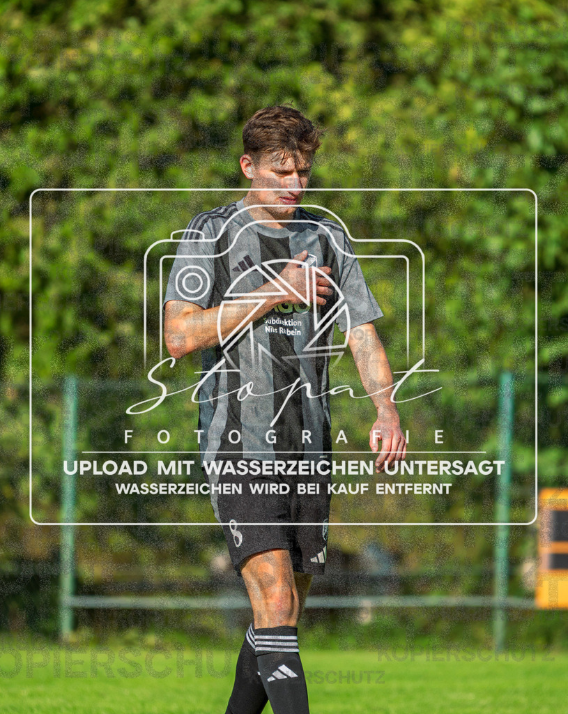 261004-FGFSLEN-0012 | Simon Twiefel (FG Fulde-Stellichte #8);Kreisliga Herren HK - FG Fulde-Stellichte vs. Eintracht Leinetal am 04.10.26 in Lehrdestadion, Stellichte - Realisiert mit Pictrs.com