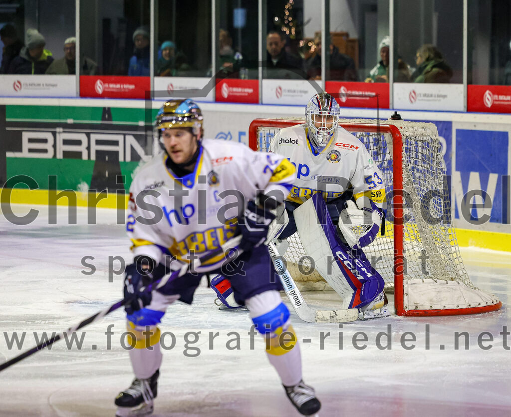 2025-12-05_111_TSV_Erding_gegen_Stuttgart_Rebels | Erding, Deutschland, 05.12.2025:Eishockey, Oberliga Süd 2025 / 2026, 23. Spieltag, TSV Erding gegen Stuttgart Rebels, Endergebnis: 5:6Kimi Saffran (Stuttgart Rebels, #53)Foto: Christian Riedel / fotografie-riedel.net
