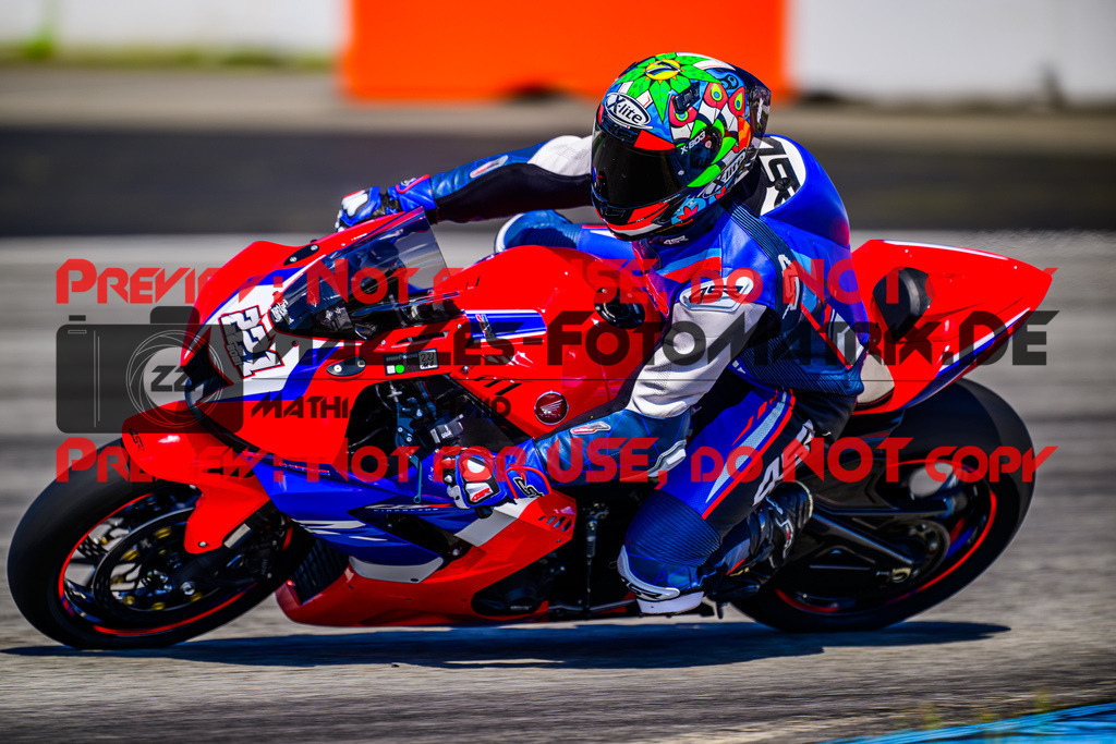 MaZZes_FotoMatrix_240520_6021986_0505 | WEISS