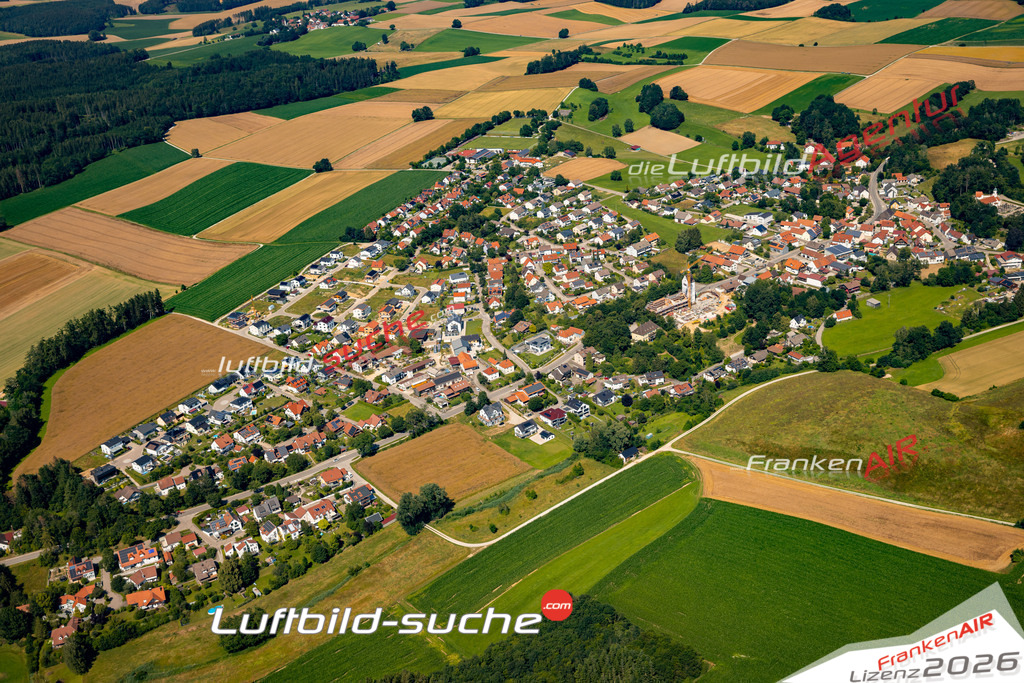 Das Luftbild zeigt :  Eurasburg - Die Luftaufnahme wurde 2024 vom UL-Flugzeug aus erstellt ( keine Drohne ) - Hochauflösende Luftaufnahme - Für grossformatige Ausdrucke geeignet. Die Geschenkidee !Mit Lizenz und Bildrechte bestellbar