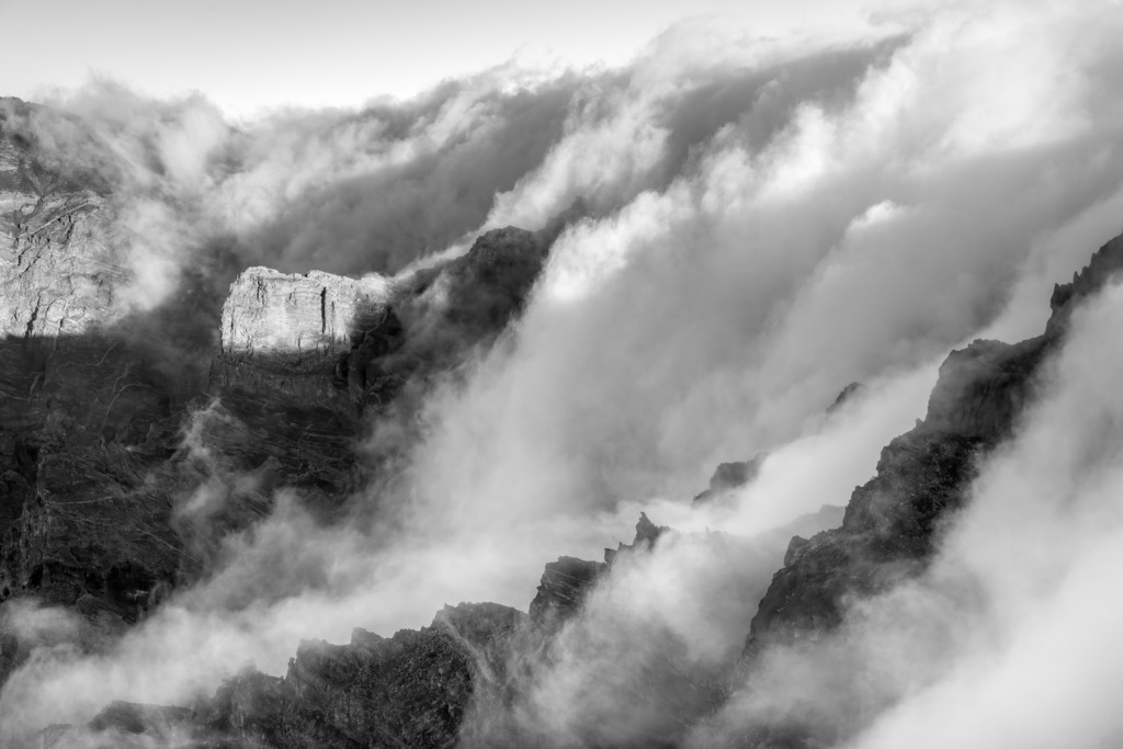 Wolkenfälle | Wolkenfall auf dem Roque de los Muchachos auf der kanarischen Insel La Palma - Realisiert mit Pictrs.com