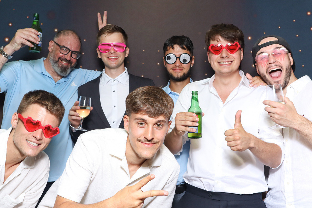 ZD260628112736-150 | Fotoshop von zweidimensional Fotografie. Ihr Fotograf im Aargau. Abzüge von Ihrem Fotobox Event bestellen.Abzüge von Ihrem Hochzeit bestellen.Abzüge von Ihrem Schulfotograf bestellen.