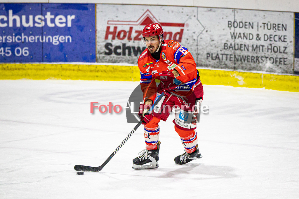 EC Peiting vs Deggendorfer SC | Eishockey Oberliga Süd Vorrunde 2024/2025, EC Peiting vs Deggendorfer SC, 20241228,Felix BRASSARD (ECP 8) in Aktion, Freisteller,2024-12-28 in Peiting (Eisstadion)Felix BRASSARD (ECP 8)Copyright: WolfgangxLindner foto-lindner.de