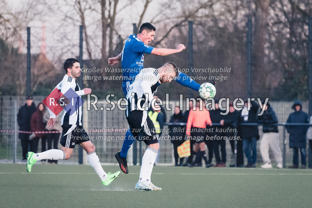 RS-1-086134 | Björn Dohrn (#24, NTSV) und Yannick Siemsen (#5, ETSV) am Ball