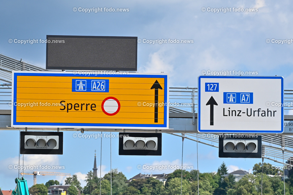 Westring A26_ B127_ Verkehrszeichen_ Ueberkopfwegweiser_ 10.08.2023-5 | 10.08.2023, Westring A26, AUT, Westring A26, Bundesstrasse 127, im Bild B127, Verkehrszeichen, Ueberkopfwegweiser, Wegweiser