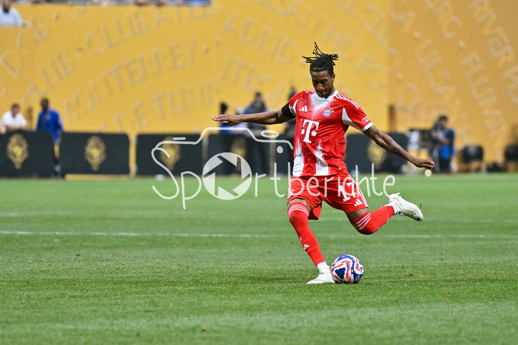 Paris Saint Germain - FC Bayern München | am Ball Michael OLISE (FC Bayern Muenchen 17) / Einzelfoto / Freisteller / FIFA Club World Cup: Paris Saint Germain - FC Bayern Muenchen, Mercedes Benz Stadium am 05.07.2025 / NOT FOR SALE IN USA