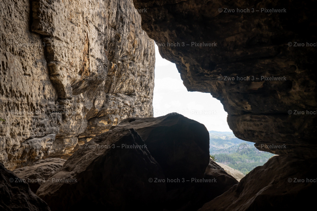 Frienstein_Idagrotte_Felsen_Felsspalt_Felswand_Felsblock | 2022-09-02_Waldbrandgebiete_2 - Realisiert mit Pictrs.com