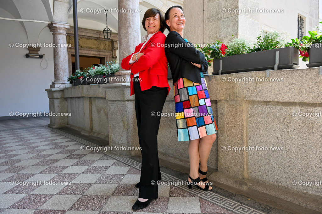 Kick-off-Veranstaltung der Gruendungspraesidentin_ IDSA_ 07.07.2023-95 | 07.07.2023, Landhaus Linz AUT, Kick-off-Veranstaltung der Gruendungspraesidentin, IDSA, im Bild Claudia von der Linden (Vorsitzende des Institute of Digital Sciences Austria (IDSA) Gruendungskonvents), Stefanie Lindstaedt (Gruendungspraesidentin des Institute of Digital Sciences Austria (IDSA))