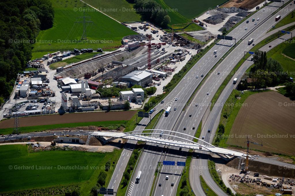 4045580 | STUTTGART 31.05.2021 Baustelle zum Neubau des Brückenbauwerkes der Stadtbahnlinie U6 über die Autobahnstrecke der BAB A8 in Stuttgart im Bundesland Baden-Württemberg, Deutschland. Weiterführende Informationen bei: Adam Hörnig Baugesellschaft mbH &amp; Co. KG,  MCE GmbH,  SBP GmbH,  Stuttgarter Straßenbahnen AG (SSB),  Sweco GmbH. // New construction of the bridge structure the U6 urban railway line over the A8 motorway in Stuttgart in the state Baden-Wuerttemberg, Germany. Further information at: Adam Hoernig Baugesellschaft mbH &amp; Co. KG,  MCE GmbH,  SBP GmbH,  Stuttgarter Strassenbahnen AG (SSB),  Sweco GmbH. Foto: Gerhard Launer