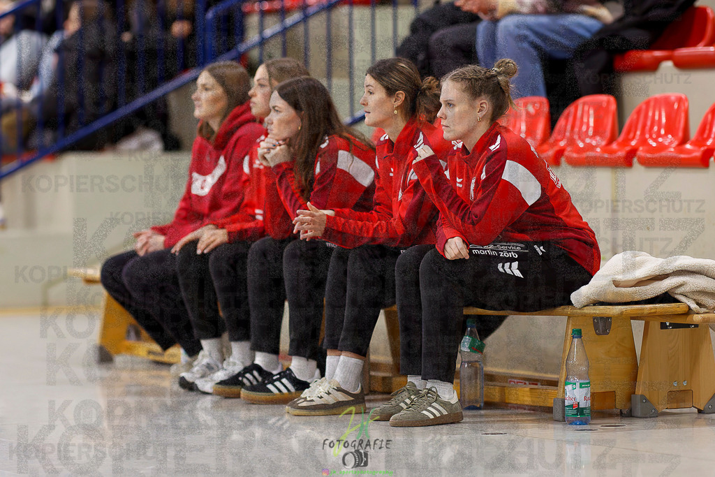 Frauen Regionalliga (HHV); HSG Wettenberg - TV Hüttenberg | Frauen Regionalliga (HHV); HSG Wettenberg - TV Hüttenberg am 06.12.2025 in Launsbach (Wettenberg) (Halle GS Launsbach (Wettenberg))Photo © 2025 - Jörg Heinrich - Realisiert mit Pictrs.com