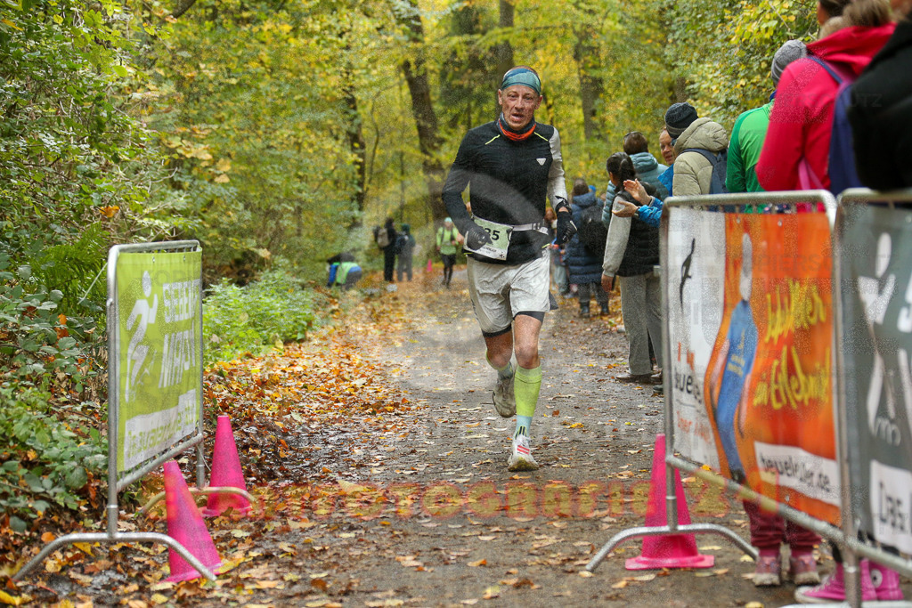 251026_1223_EX1_0257 | Sportfotografie im Rhein-Sieg Kreis, Köln, Bonn, NRW, Rheinland Pfalz, Hessen, etc. Unser Tätigkeitsfeld umfasst den Laufsport vom Volkslauf über den Marathon, Duathlon, Triathon bis zum Ultralauf wie Kölnpfad Ultra oder Schindertrail.