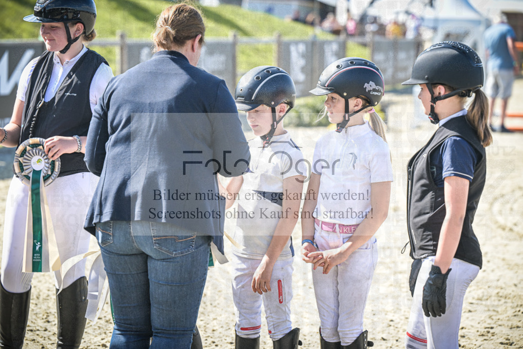 DOS_0013 | Entdecke hochwertige Reitturnierfotos von Foto Oger. Professionell, emotional und authentisch – jetzt Lieblingsmomente im Shop bestellen.Deutschlandweite Turnierfotografie. - Realisiert mit Pictrs.com
