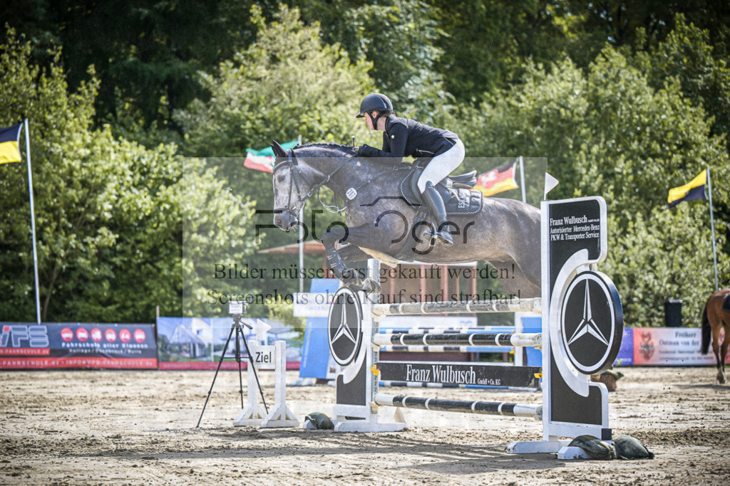 DOS_8613 | Entdecke hochwertige Reitturnierfotos von Foto Oger. Professionell, emotional und authentisch – jetzt Lieblingsmomente im Shop bestellen.Deutschlandweite Turnierfotografie. - Realisiert mit Pictrs.com