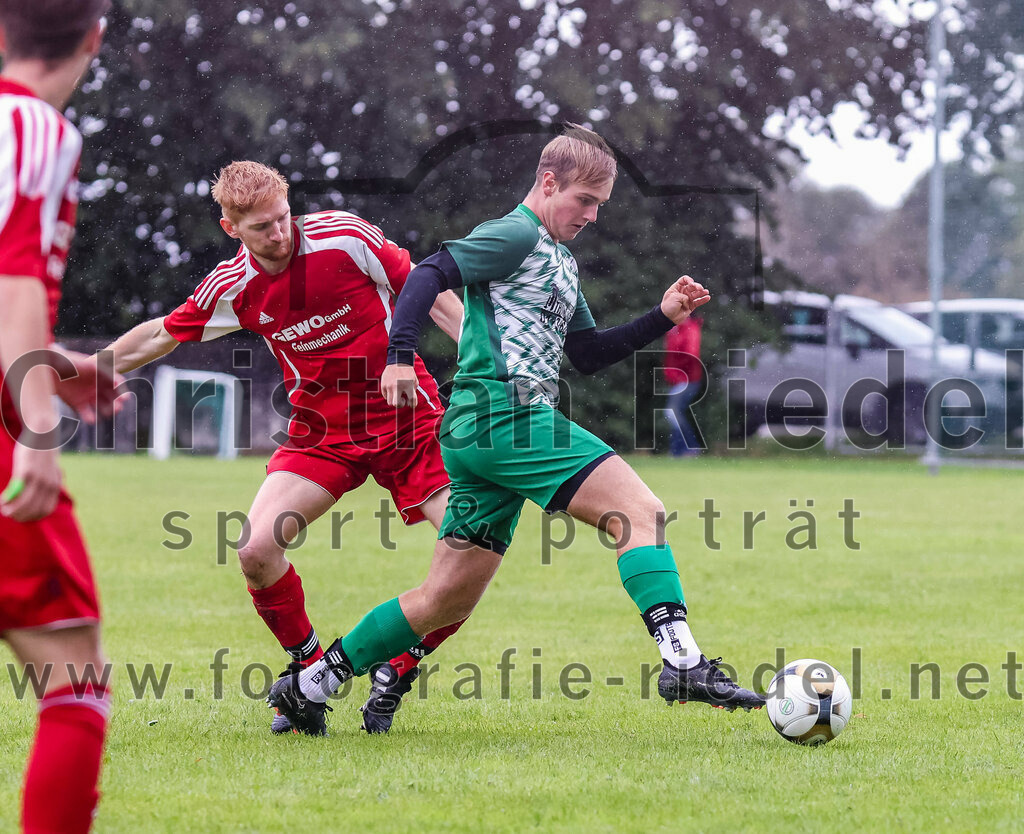 2023-08-06_021_SpVgg_Neuching_gegen_SG_Hoerlkofen-Woerth | Neuching, Deutschland, 06.08.2023:
Fußball, A-Klasse 2023 / 2024, 1. Spieltag, SpVgg Neuching gegen SG Hörlkofen/Wörth, Endergebnis: 0:0

Stefan Dünhuber (SG Hörlkofen/Wörth, #4), Johannes Graf (SpVgg Neuching, #8)

Foto: Christian Riedel / fotografie-riedel.net