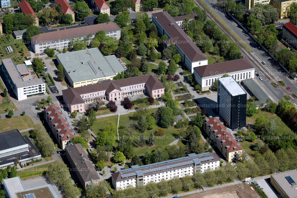 4026710 | ERFURT 07.05.2020 Campus- Gebäude der Universität Erfurt entlang der Nordhäuser Straße im Ortsteil Andreasvorstadt in Erfurt im Bundesland Thüringen, Deutschland. Weiterführende Informationen bei: Universität Erfurt. // Campus building of the university Erfurt along the Nordhaeuser Strasse in the district Andreasvorstadt in Erfurt in the state Thuringia, Germany. Further information at: Universitaet Erfurt. Foto: Gerhard Launer