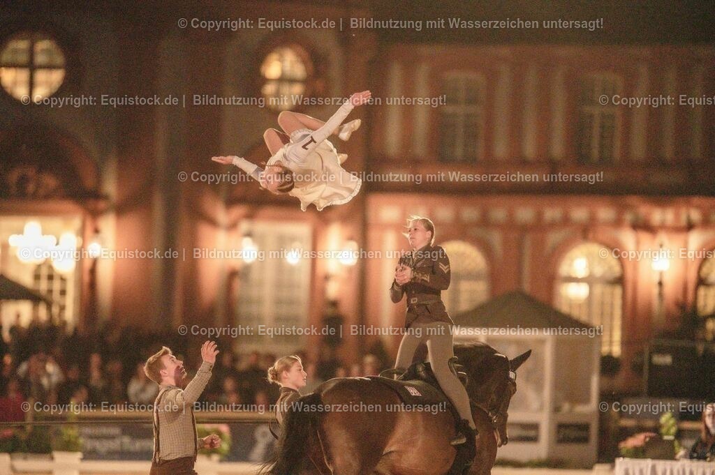 20230527_Voltigieren_NASPA_Flutlicht_1197 | equistock