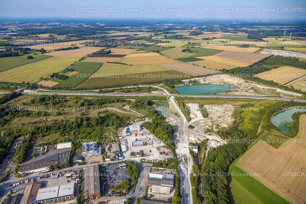 Beckum230805184 | Luftbild, Holcim Steinbruch an der Bundesstraße B58, Beckum, Münsterland, Nordrhein-Westfalen, Deutschland