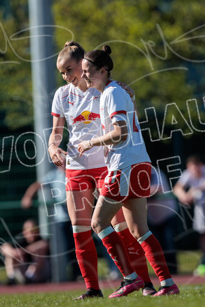 Gipfeltreffen der Frauen: Finale um den Sachsenlotto Landespokal 2026 | Am 1. Mai 2026 trafen im Endspiel des Sachsenlotto Landespokals die Frauen des Chemnitzer FC und die zweite Mannschaft von RasenBallsport Leipzig aufeinander. Vor stimmungsvoller Kulisse kämpften beide Teams ab 15:00 Uhr um die begehrte Trophäe des sächsischen Fußballs. Diese Galerie zeigt die Highlights, packende Zweikämpfe und die emotionalsten Momente des Finaltags. - Realisiert mit Pictrs.com