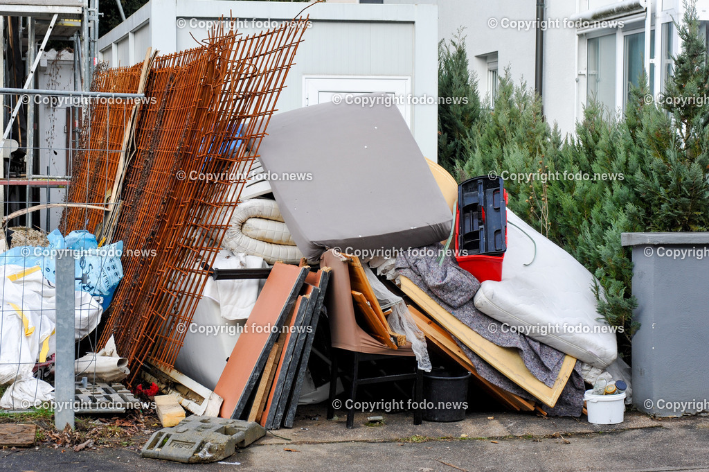 Deutschland_ Baden-Wuerttemberg_ Ebersbach an der Fils_ 07.02.2025-3 | 07.02.2025, Deutschland, GER, Baden-Wuerttemberg, Ebersbach an der Fils, im Bild Themenbild, Stadtansichten, Muell, Sperrmuell, Mist, Moebel, Hausrat, Strasse, Ablage, Lager, Lagerung, Bauhof, Feature, Symbolbild