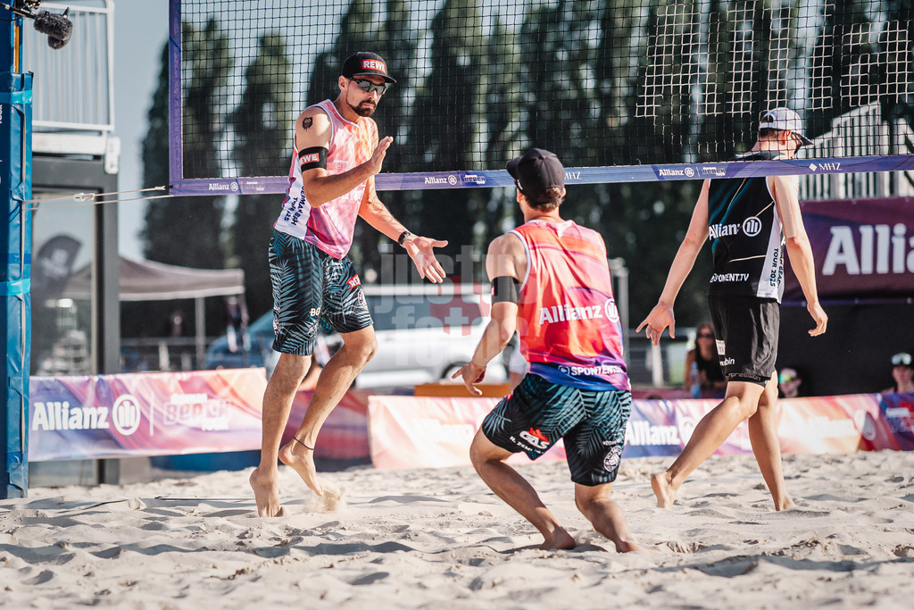 Beachvolleyball | Männer | Allianz German Beach Tour 2025 | Tourstop Bremen | 13.06.2025 | v.l. Jonathan Erdmann und Nejc Zemljak jubeln