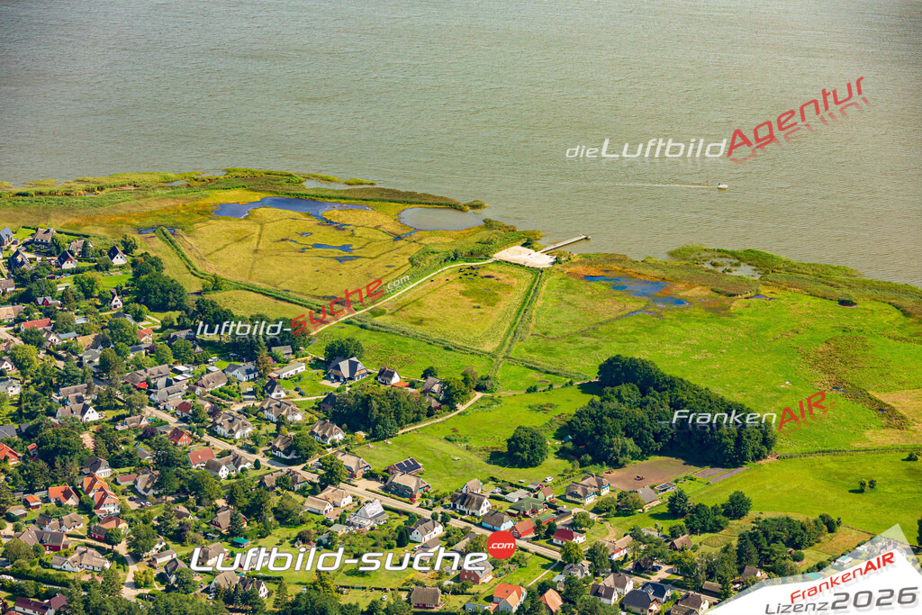 Luftbild der Stadt Born a. Darß - Das Luftbild wurde 2025 vom UL-Flugzeug heraus erstellt ( keine Drohnenaufnahme ) - Hochauflösende Luftaufnahme - für Wandbilder und großformatige Ausdrucke geeignet. Das besondere Geschenk!Hier alle&nbsp;Infos zur Lizenzierung der LuftaufnahmeWir fliegen auch dieses Jahr wieder in Ihre Region um Luftbilder zu erstellen.- Luftbild anfragen