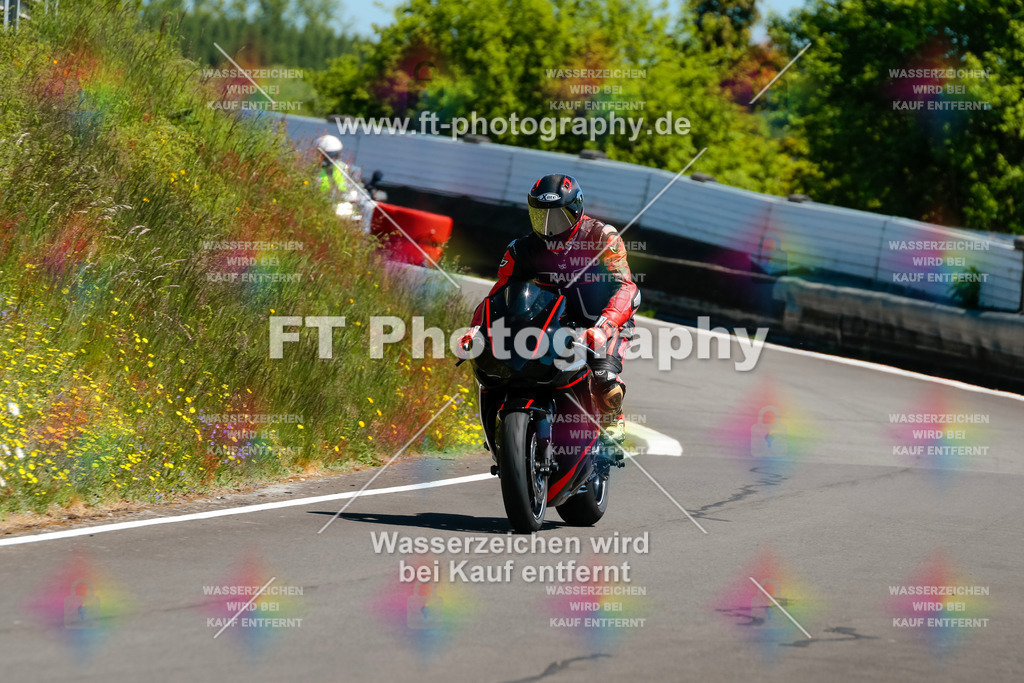 Moto-TeamOBK-22225 | Hier findet Ihr Bilder von Touristenfahrten auf der Nürburgring Nordschleife oder von anderen Veranstaltungen die ich besucht habe. Viel Spass beim Durch Schauen 