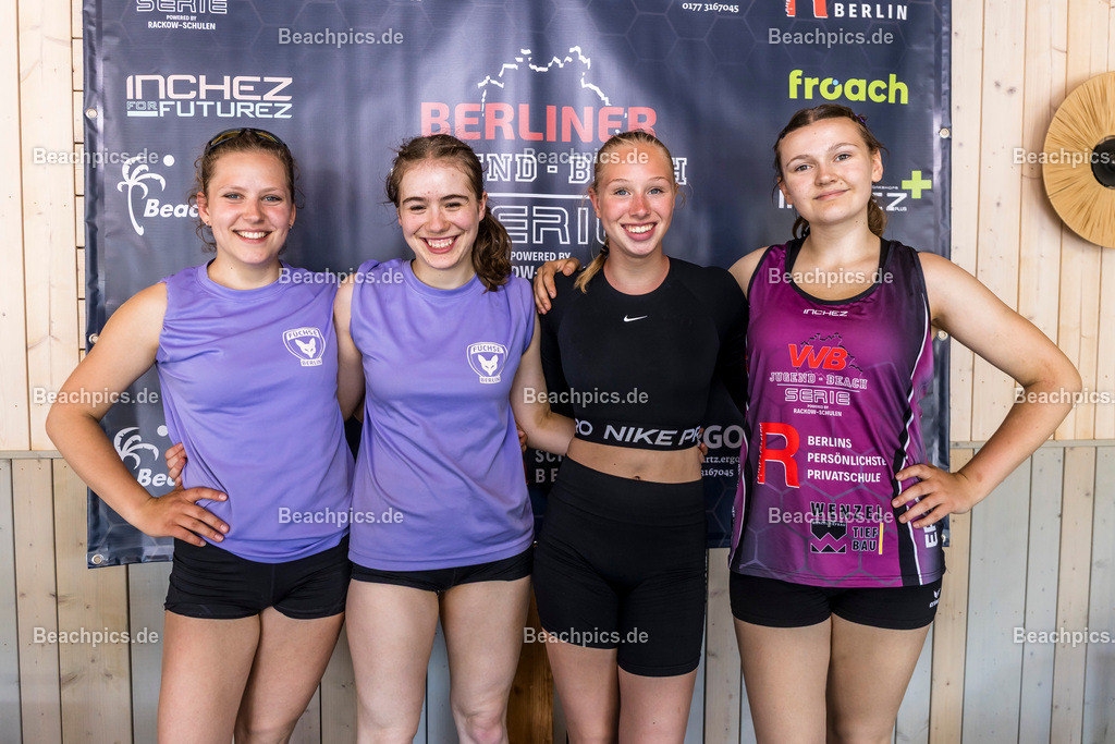 2025-200076247-Jugend-Beach-Serie-Fotobox | Pinar Atalay, Bundeskanzler Friedrich Merz 31.05.2025; Berlin Foto: Gerold Rebsch - www.beachpics.de