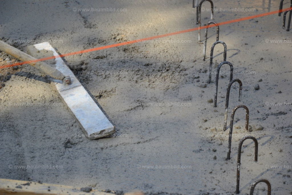 bib-lg04-betonarbeiten-0042 | Nach LV-Leistungsgruppen sortierte Detailfotos über den Bau eines Hauses. Alle Hausbau-Bilder direkt vom Urheber und Autor der Website Haus-Selber-Bauen.com