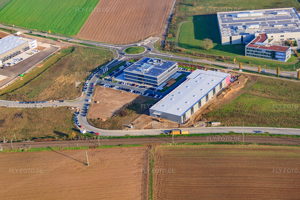 Luftbild: Neubau der ITK Engineering GmbH in Rülzheim im Bundesland Rheinland-Pfalz in Deutschland. – Foto: IMG_61104.jpg vom 18.11.2013 durch Werner Riehm/FLY-FOTO.de – Auflösung des Originals: 4752 x 3168 px – ITK Engineering - Ihr Partner für Digital Engineering