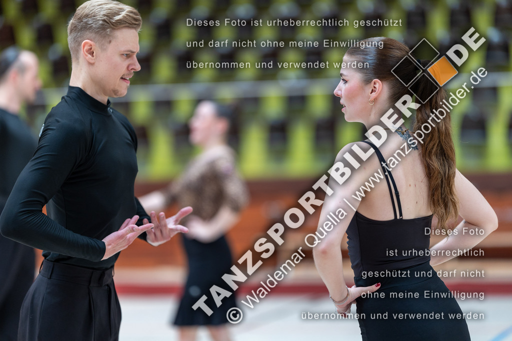 20240810-00807 | Hier finden Sie Tanz Bilder vom Latein und Standard Formationen tanzen. Sportbilder vom Tanzsport. Schöne Fotos und von Weltmeisterschaft, Europameisterschaft, Bundesliga, Regionalliga, Oberliga und Landesliga sowie von GOC Stuttgart, DanceComp, WM Bremen