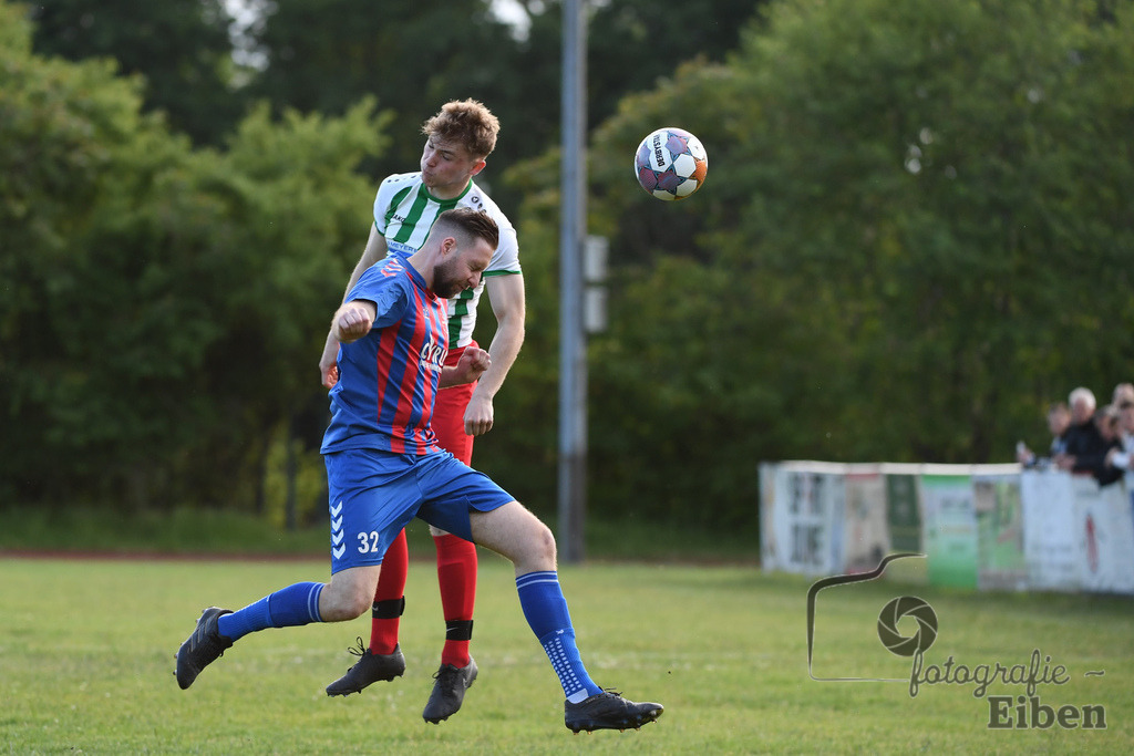 TuS Ofen-SG FriPe | Herren 1. Kreisklasse Süd, Jade-Weser-Hunte; TuS Ofen (blau)-SG FriPe (weiß) am 28.05.2025; in Ofen (), Photo: Philip Eiben 2025 - Realisiert mit Pictrs.com