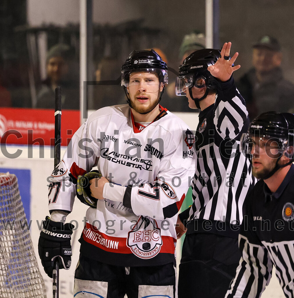 2024-03-08_086_TSV_Erding_gegen_EHC_Koenigsbrunn | Erding, Deutschland, 08.03.2024:
Eishockey, Bayernliga Playoffs 2023 / 2024, 1. Spieltag, TSV Erding gegen EHC Königsbrunn, Endergebnis: 3:0

Toms Prokopovics (EHC Königsbrunn, #27)

Foto: Christian Riedel / fotografie-riedel.net
