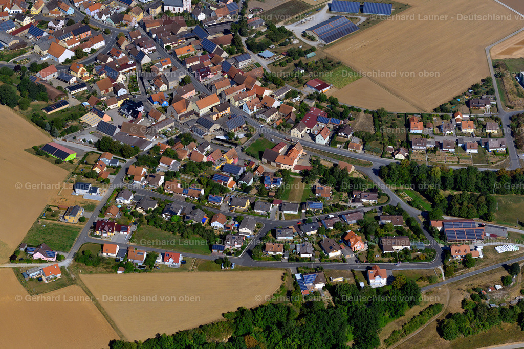 3650454 | BALDERSHEIM 13.09.2016 Ortsansicht der Straßen und Häuser der Wohngebiete in Baldersheim im Bundesland Bayern, Deutschland // Town View of the streets and houses of the residential areas in Baldersheim in the state Bavaria, Germany Foto: Gerhard Launer