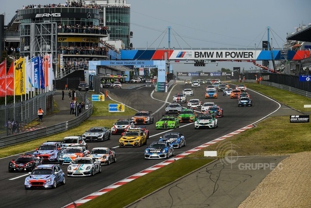 24hNbr18_0123511JM_STS | (831): Nicola Larini, Manuel Lauck, Andreas Gülden, Peter Terting - (310): Winfried Assmann, Albert Egbert, Ivan Jacoma, Kai Riemer - (303): Jürgen von Gartzen, Sebastian von Gartzen, Marcel Hoppe, Moritz Kranz - Realisiert mit Pictrs.com