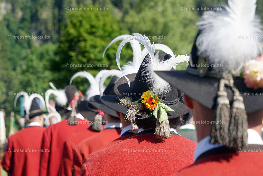 a-news-2023-Juli23-Regimentsschuetzenfest-Steeg-Feldmesse-DSC07049 | Info aus dem Bezirk Reutte/Ausserfern Tirol sowie eine umfangreiche Bilddatenbank über die gesamte Region: Lechtal, Talkessel Reutte, Tannheimertal, Zwischentoren. Lech, Plansee, Zugspitze, Grenztunnel, B179, Fernpassstraße, Verkehr, Lawinen, Tradition, - Realisiert mit Pictrs.com