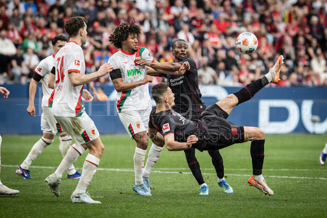 German Bundesliga, Bayer 04 Leverkusen vs. FC Augsburg, 18.04.2026 | LEVERKUSEN, GERMANY - APRIL 18, 2026 :  Patrik Schick (Bayer 04 Leverkusen, 14) tries a bicycle kick, around him Arthur Chaves (FC Augsburg, 34), Han-Noah Massengo (FC Augsburg, 4), Nathan Tella (Bayer 04 Leverkusen, 23)  during the German Bundesliga match on gameday 30 between Bayer 04 Leverkusen vs. FC Augsburg at BayArena on April 18, 2026 in Leverkusen, Germany. DFL REGULATIONS PROHIBIT ANY USE OF PHOTOGRAPHS AS IMAGE SEQUENCES AND/OR QUASI-VIDEO.