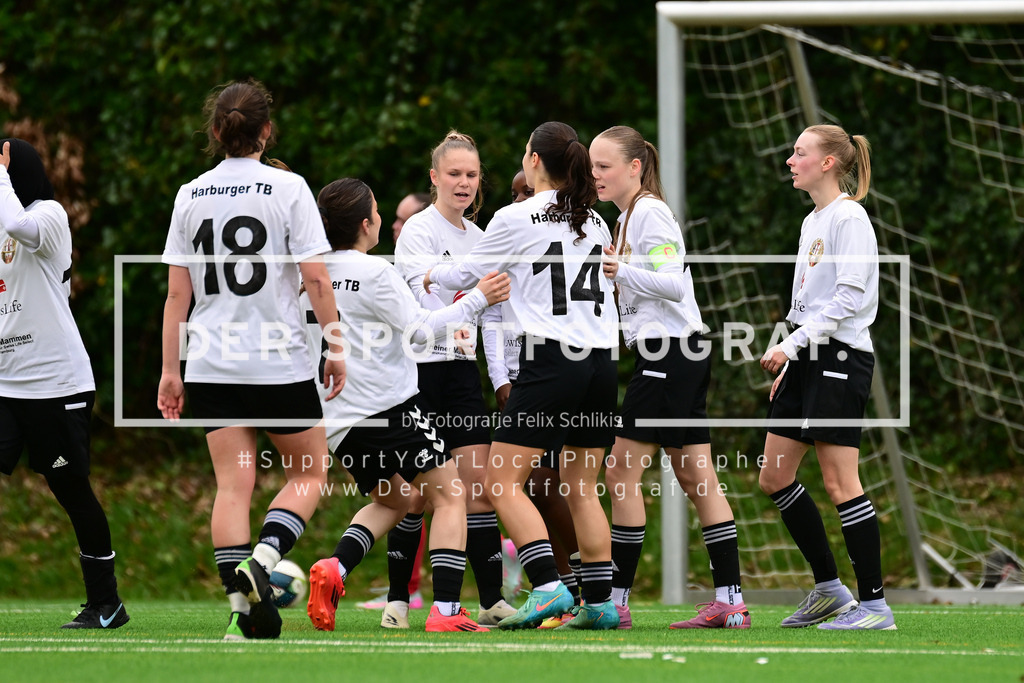 Fußball I Frauen I Saison 2025-2026 I Bezirksliga I 21. Spieltag I Harburger TB - Rahlstedter SC I 166277 | Der Sportfotograf. - Realisiert mit Pictrs.com