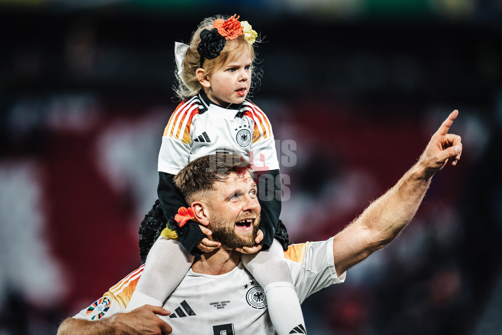 Fußball | Herren | UEFA-Fußball-Europameisterschaft 2024 | MD1 | Gruppe A | Deutschland vs. Schottland | 14.06.2024 | Niclas Füllkrug (#9, Deutschland) mit seiner Tochter nach dem Spiel