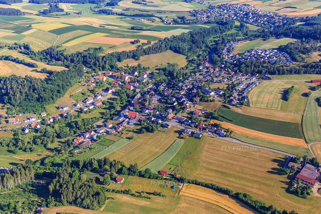 Luftbild: Dorfansicht von Südosten im Ortsteil Stetten in Zimmern im Bundesland Baden-Württemberg in Deutschland. Foto: IMG_149279.jpg vom 29.06.2025 durch Werner Riehm/FLY-FOTO.de