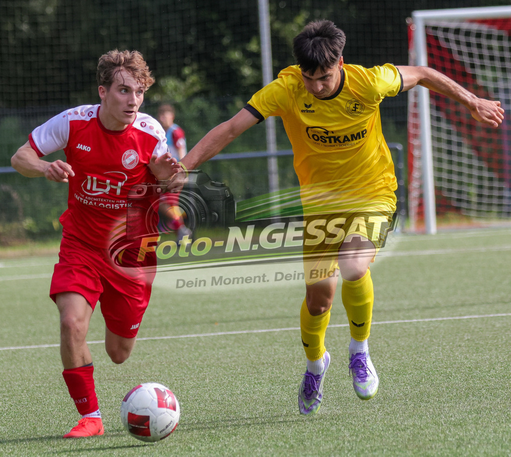 FC RW Kirchlengern - SuS Bad Westernkotten | Auf dem Bild zu sehen: Rot FC RW Kirchlengern: Julian Zähler ; gelb SuS Bad Westernkotten: Klarsah YarizadehFC RW Kirchlengern, SuS Bad Westernkotten, Saison 26/27, Westfalenliga, Kirchlengern, Deutschland - Realisiert mit Pictrs.com