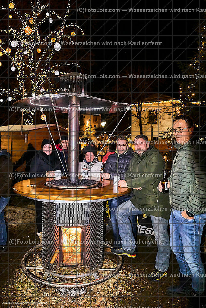 ALP5420_WIESELBURGER ADVENT_Freiluft-Heizstehtisch | (C)FotoLois.com, Alois Spandl, WIESELBURGER ADVENT, Perchtenlauf, So 10. Dez. 2023.