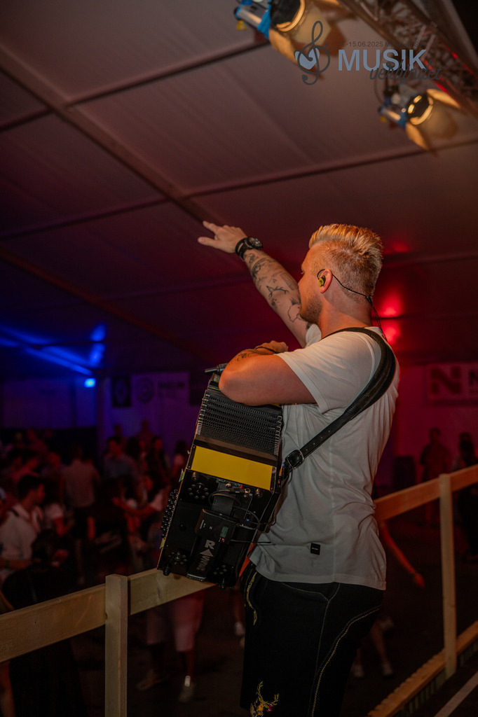 DSC_3901 | "Fussifoto.com – Ihr Ansprechpartner für hochwertige Fotografie! Entdecken Sie kreative Bilder und professionelle Dienstleistungen. Kontaktieren Sie uns für Ihre Projekte!"