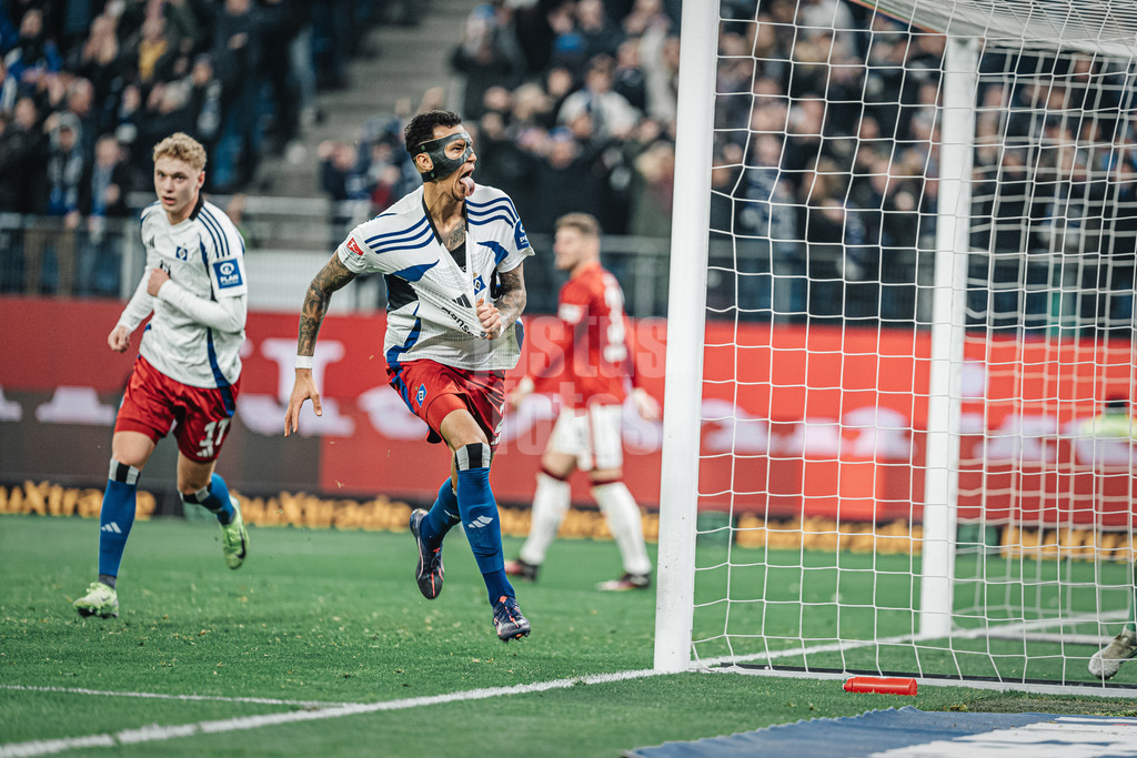 Fußball | Männer | Saison 2024/2025 | 2. Fußball-Bundesliga | 23. Spieltag | Hamburger SV vs. 1. FC Kaiserslautern | 21.02.2025 | Davie Selke (#27, HSV) schießt das erste Tor des Spiels und jubelt