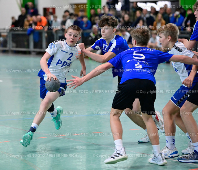 20230226-5285-haba-pfung-hanau-HENFOTO | 26.02.2023 Handball C-Junioren Oberliga Hessen Saison 2022 2023 TSV Pfungstadt - HSG Hanau (28:29) v. li. Terje Henkes (2 Pfungstadt) Arne Brettel (17 Hanau) (Foto: Peter Henrich) - Realisiert mit Pictrs.com