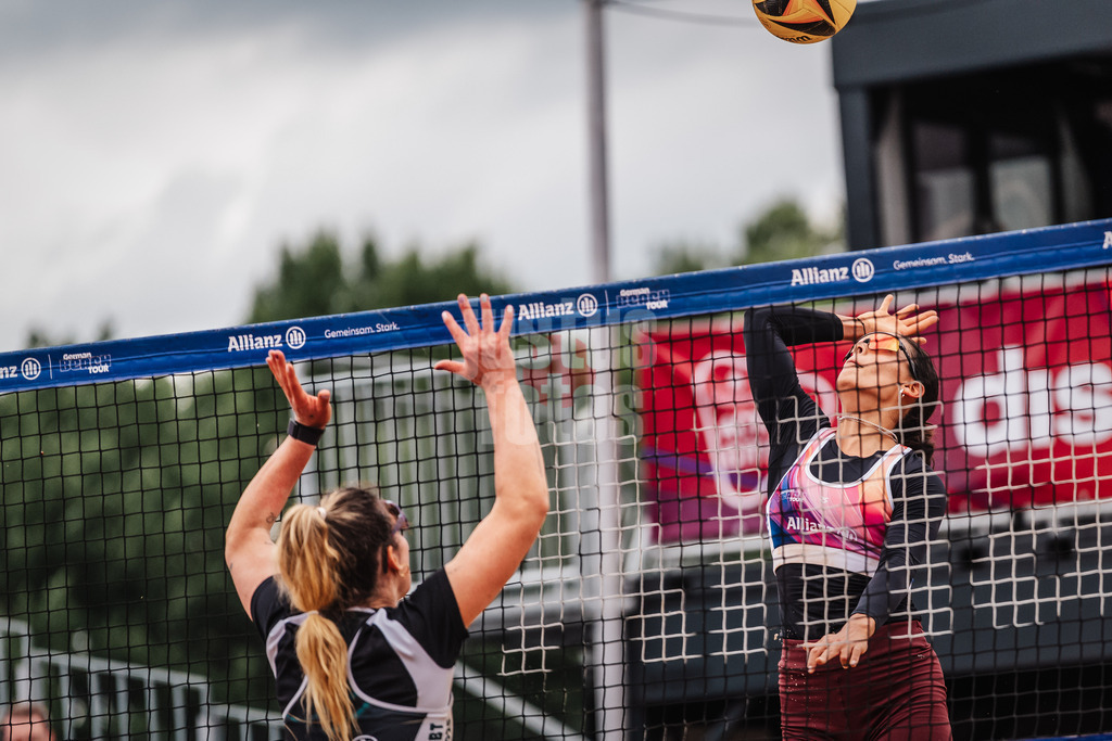 Beachvolleyball | Frauen | Allianz German Beach Tour 2025 | Tourstop Hamburg | 30.05.2025 | rechts Shana Zobrist beim Angriff