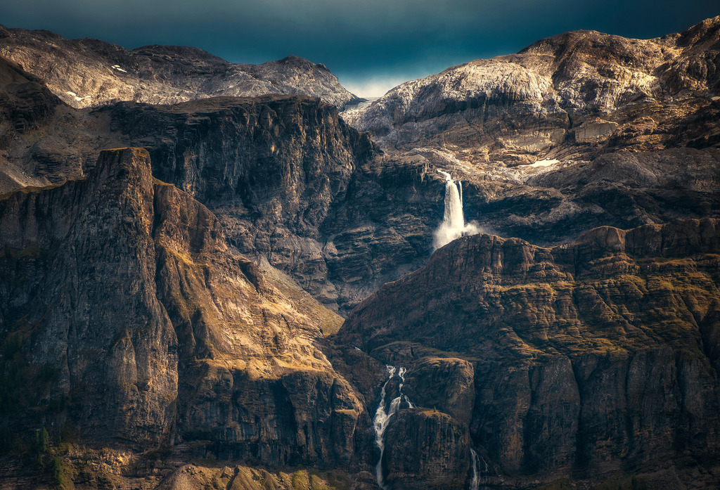 Trübbachfall / Lenk | Das Schmelzwasser des Favergesees auf dem Plaine-Morte-Gletscher läuft jedes Jahr schwallartig aus und ist z.T. eine Gefahr für die Berner Oberländer Gemeinde Lenk. Der Wasserfall ist imposant.
------------------------------------------------------------
The meltwater from Favergesee (lake) on the Plaine-Morte-Glacier runs out like a torrent every year and is partly a danger for the Bernese Oberland community of Lenk. The waterfall is impressive.
------------------------------------------------------------
Dieser Druck ist in einer limitierten Auflage von 5 Exemplaren erhältlich. 
This print is available in a limited edition of 5 copies. 
http://art.hess.photography/93-truebbachfall-lenk.html - Realisiert mit Pictrs.com