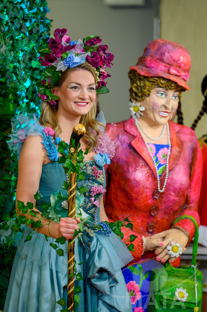 _DWA2165 | Staatsministerin für Gesundheit, Pflege und Prävention Judith Gerlach (CSU) bei der TV-Sendung Fastnacht in Franken 2024. Veitshöchheim, 02.02.2024 Bayern Deutschland - Realized with Pictrs.com