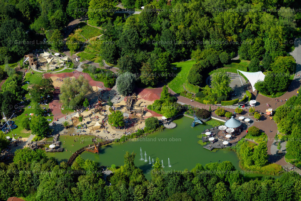 2996020 | Der Maximilianpark ist ein Freizeitpark in der westfälischen Stadt Hamm. Er wurde zur Landesgartenschau 1984 auf dem Gelände der stillgelegten Zeche Maximilian eingerichtet. Sein Wahrzeichen ist der Glaselefant, eine rund 40 m hohe begehbare Plastik.