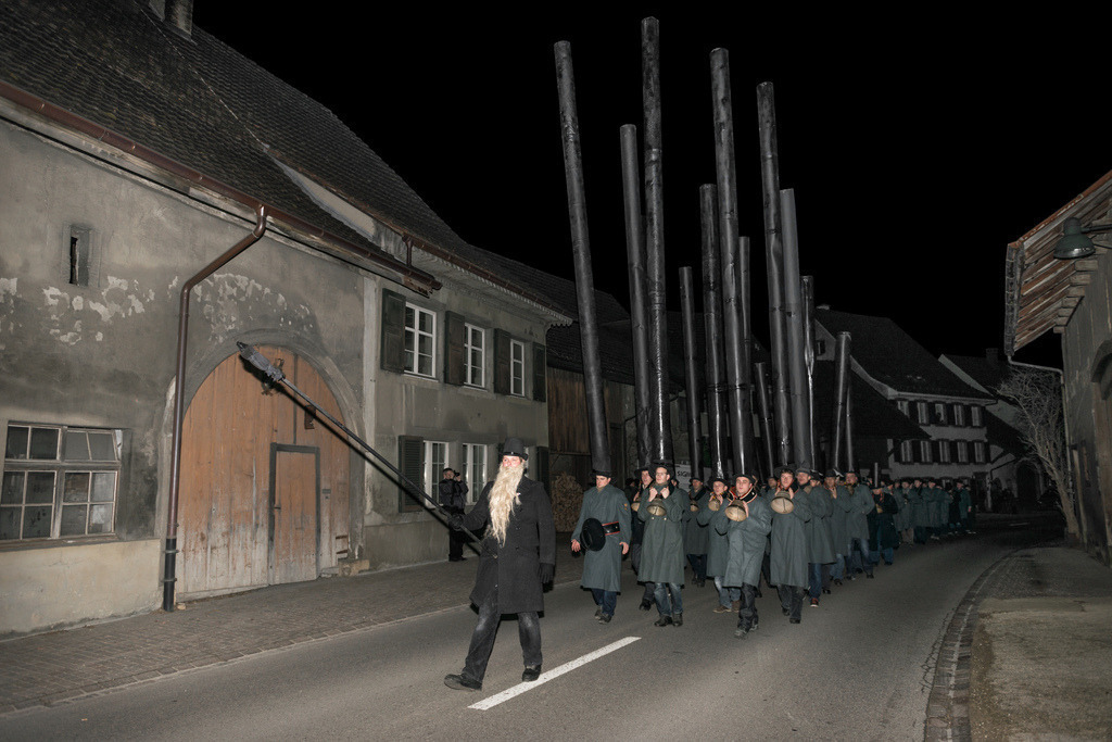 Ziefner Nünichlingler | laufen durch den alten Dorfkern. - Realisiert mit Pictrs.com