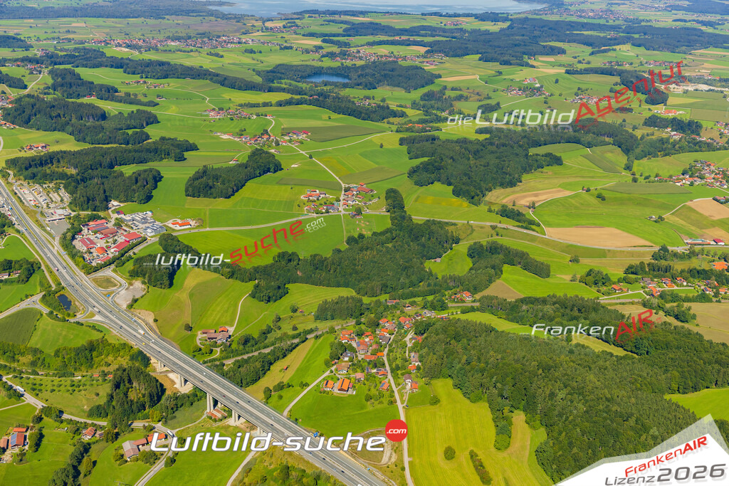 Geschenkidee Hasperting bei Vachendorf -Die Luftbildaufnahme wurde 2025 vom UL-Flugzeug heraus erstellt ( keine Drohne ) - Hochauflösende Luftaufnahme -Nicht vergleichbar mit Google Maps oder Satelittenbilder- Die Geschenkidee !Mit Lizenz und Bildrechte bestellbar